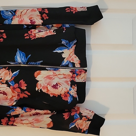 Pretty sheer floral jacket - Picture 3 of 5